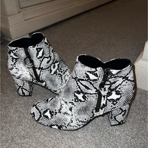 Gnpolo Snakeskin Bootie (Amazon) - Picture 1 of 4